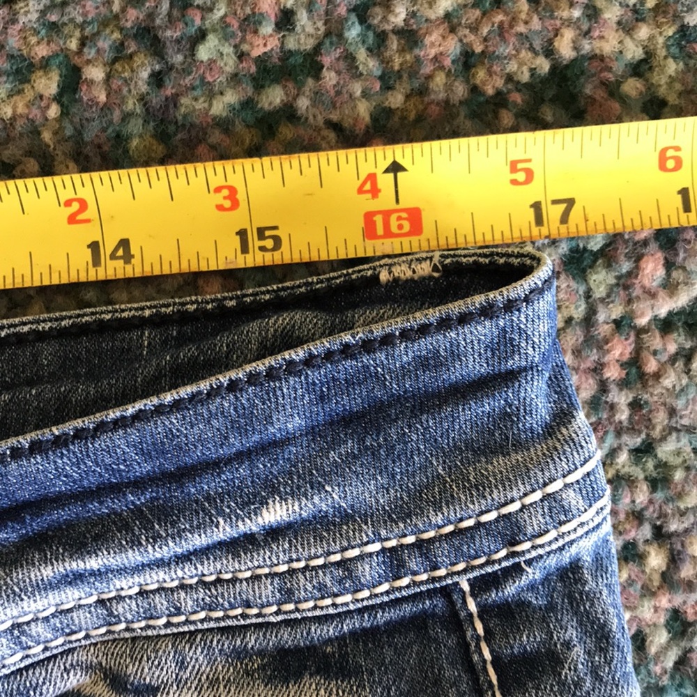 Red Rivet Distressed Cropped Jeans - Picture 15 of 16